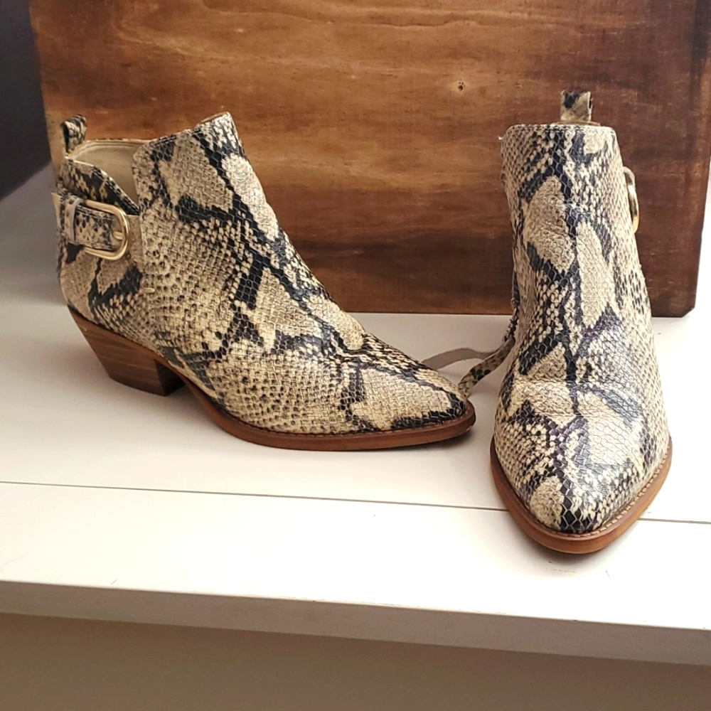 Sam Adelman Like new!! ankle snakeskin boots